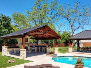 Natural Thin Cavestone Veneer Adorning Texas Residence Backyard