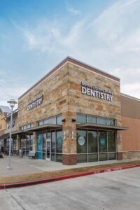 Natural Mixed Sandstone Veneer on Commercial Property Exterior - TX