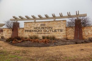 Natural Gold Limestone Veneer on Commercial Signage in Houston, TX